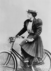 Julia Denis in bicicletta, 1893